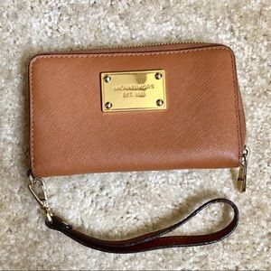 MICHAEL KORS WALLET WRISTLET